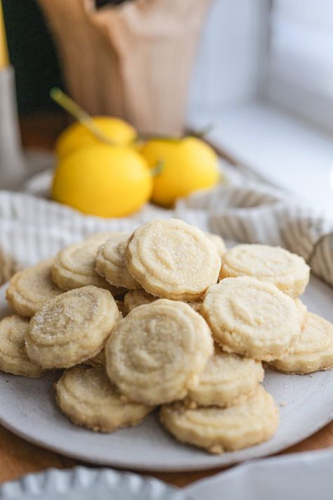 These buttery, crumbly Authentic Irish Shortbread cookies practically melt in your mouth, making them an irresistible treat for any occasion. With just a handful of ingredients and simple steps, these cookies are a breeze to make, bringing the taste of Ireland straight to your kitchen. | fareisle.com Irish Shortbread Cookies, Irish Shortbread, Irish Cookies, Stamped Cookies, Traditional Irish Soda Bread, Irish Bread, Shortbread Cookies Recipe, Food To Share, Millionaire Shortbread