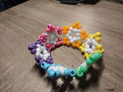 A super pretty rainbow kandi crown made with red, orange, yellow, green, blue, purple and white! Kandi Crown Tutorial, Kandi Crown, Kandi Ring, Kandi Choker, Pride Kandi, Kandi Crafts, Kandi Jewelry, School Chromebook, Rainbow Kandi