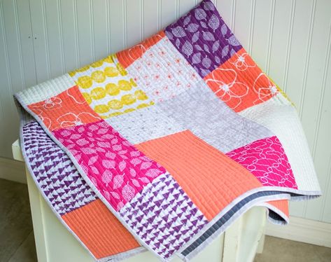 15 Simple and Beautiful Quilt Patterns for Beginners - Ideal Me Fat Quarter Quilt Pattern, Modern Quilt Blocks, Quilting Designs Patterns, Fat Quarter Quilt, Straight Line Quilting, Applique Quilt Patterns, Beginner Quilt Patterns, Easy Quilt Patterns, Patchwork Quilt Patterns