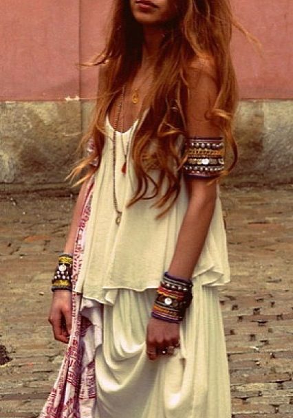 Loose Bohemian dress, modern hippie jewelry, gypsy bangles, bracelet & cuffs, boho chic rings. Moda Hippie, Ethno Style, Festival Chic, Estilo Hippy, Mode Hippie, Indian Salwar Kameez, Boho Life, Estilo Hippie, Hippy Chic