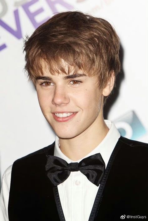 Silly Justin Bieber, Jack Blues Bieber, 2010 Justin Bieber, Justin Bieber Haircut, Young Justin Bieber, Justin Bieber 2011, Famosos Guapos, 2010 Aesthetic, Justin Bieber Photoshoot