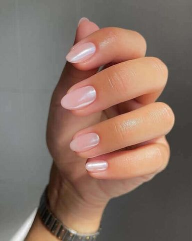 Yummy Glazed Donut Nails to DIY at Home – butterlondon-shop Spring Nail Trends, Glazed Donut, Aesthetic Nails, Her Nails, Pearl Nails, Vacation Nails, Nails Polish, Nails 2024, Neutral Nails