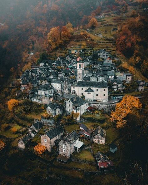 VOYAGED by 9GAG (@voyaged) • Fotos e vídeos do Instagram Ticino Switzerland, Collage Poster, Paris Skyline, Switzerland, City Photo, Germany, Natural Landmarks, Travel, Beauty