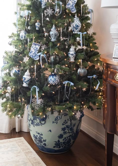 Blue And White China Christmas, Blue Ceramic Christmas Tree, Southern Living Christmas Tree, Christmas Tree In Blue And White Pot, Blue Toile Christmas Tree, Toile Christmas Tree, Blue Willow Christmas Tree, Christmas Blue Aesthetic, French Blue Christmas