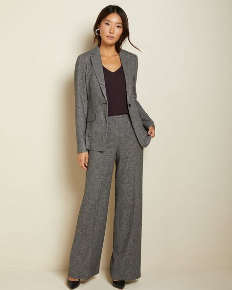 Long Fitted grey tweed blazer Gray Blazer Outfit Women Business Attire, Grey Blazer Outfit Women, Gray Blazer Outfit Women, Grey Blazer Outfit, Trousers Women Outfit, Grey Tweed Blazer, Tweed Skirt Suit, Tweed Blazer Women, Blazer Outfits For Women