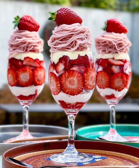 Hi Friends Some Surprise able Thing is waiting for you click on the given below link Fro Yo, Parfait Desserts, Delicious Deserts, Valentine Desserts, Pretty Dessert, Food Drink Photography, Yummy Comfort Food, Cute Desserts, Dessert Drinks