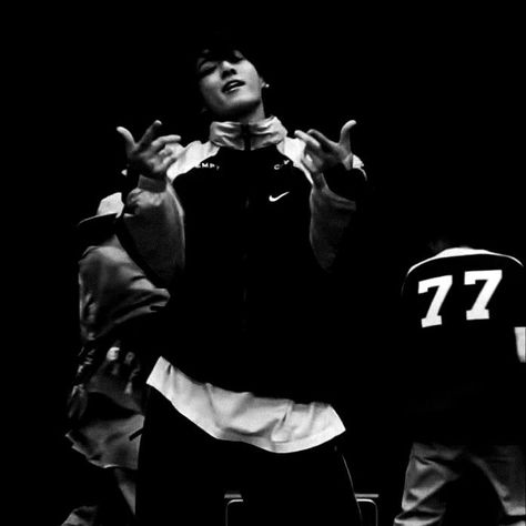 Jungkook Dark Photo, Jungkook Bw, Dance Photography Poses, Dancing Aesthetic, Most Handsome Men, Forever Me, Dance Photography, My Photos, Aesthetic Photo