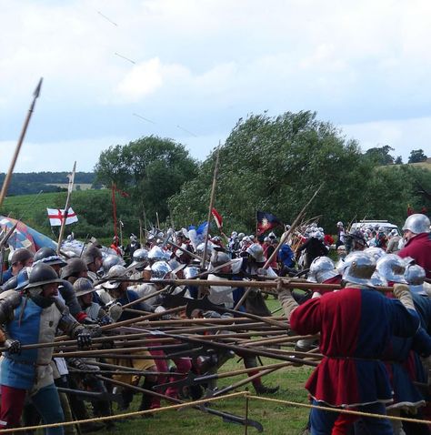 Battle Of Bosworth Field, Historical Drawings, Battle Field, Medieval Festival, Roses Art, Medieval Ages, Wars Of The Roses, Historical Reenactment, Richard Iii