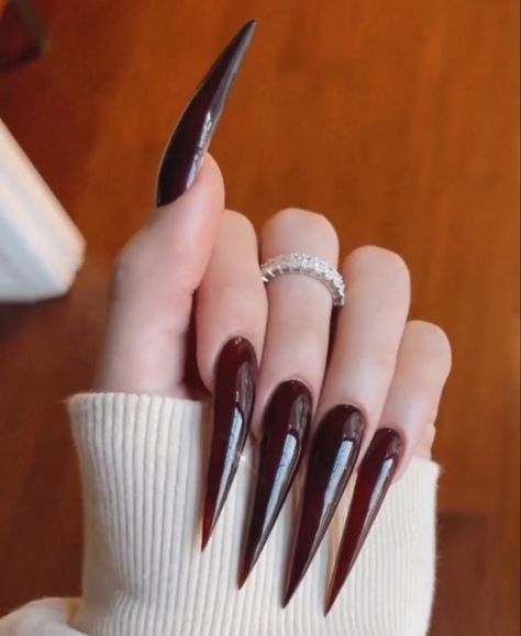 Long Stellio Nails, Sharp Nails Acrylic, Long Black Stiletto Nails, Cat Claw Nails, Gold Stiletto Nails, Long Black Nails, Tiffany Nails, Rave Nails, Long Fingernails