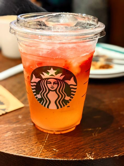 Orange Drink Starbucks, Childe Aesthetic, Aesthetic Starbucks Drink, Flavio Zaviera, Orange Moodboard, Image Orange, Aesthetic Starbucks, Sunset Drink, Orange Theme