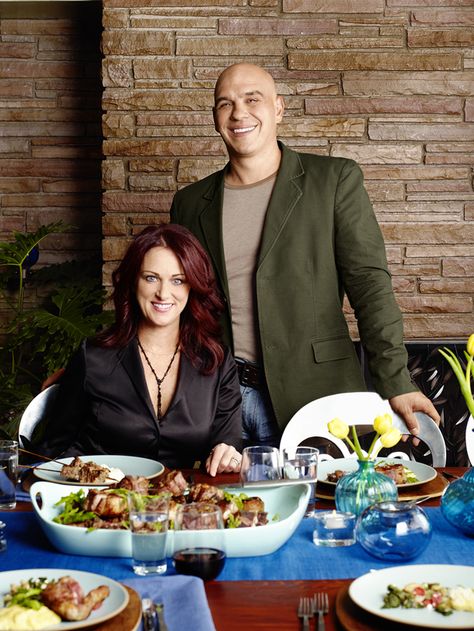 (S) Michael's Big Fat Greek (and Italian and American) Easter : The Iron Chef and his wife, Liz, host a cross-cultural holiday meal. via Food Network Greek Easter Recipes, Celebrity Chef Recipes, Michael Symon, Easter Menu, Italian Favorites, Greek Easter, Food Network Star, Tv Chefs, Easter Food