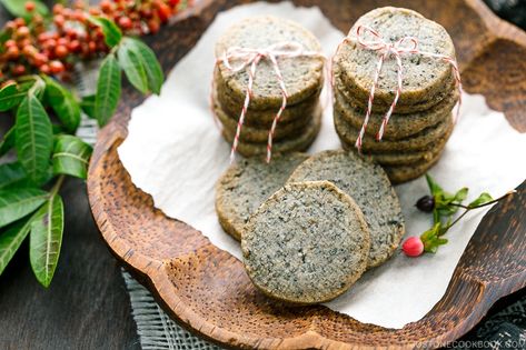 Black Sesame Cookies Black Sesame Cookies, Japanese Cookies, Just One Cookbook, Sesame Cookies, Vietnamese Dessert, Matcha Cookies, Easy Japanese Recipes, Japanese Dessert, Japanese Cooking