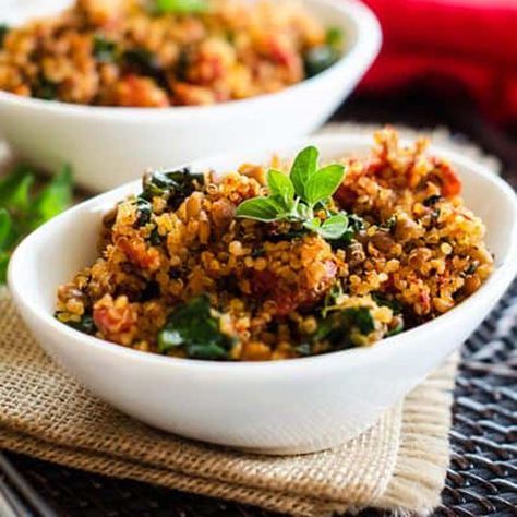 Italian Quinoa - An Easy Weeknight Meal! Italian Sausage Quinoa, Italian Quinoa Recipes, Italian Quinoa, Vegan Parmesan, Easy Weeknight, Quinoa Recipes, How To Cook Quinoa, Easy Weeknight Meals, Italian Sausage