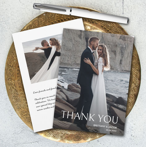 Simple Photo Wedding Thank You Cards How To Fold Notes, Thank You Note Cards, Thank You Messages, Simple Photo, Photo Wedding, Small Photos, Wedding Guests, Wedding Date, Wedding Thank You Cards