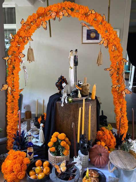 Dia De Los Muertos Decorations Ideas Altars, Small Ofrenda Ideas, Pet Ofrenda, Dia De Los Muertos Decorations Ideas, Ap Spanish, Mexican Style, Dia De Muertos, Day Of The Dead, The Dead