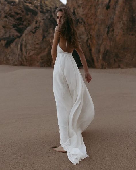 Beach Photo Session, Beach Bride, Fashion Photography Poses, Photoshoot Dress, Fashion Collage, Bridal Photography, Instagram Photo Inspiration, Beach Photoshoot, Fashion Portrait