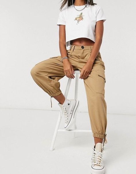 Chuck Outfits Women, Cargo Trousers Outfit, Chucks Outfit, Cargo Outfit, Trouser Outfit, Utility Pants, Outfits Verano, Pantalon Cargo, Cargo Pant