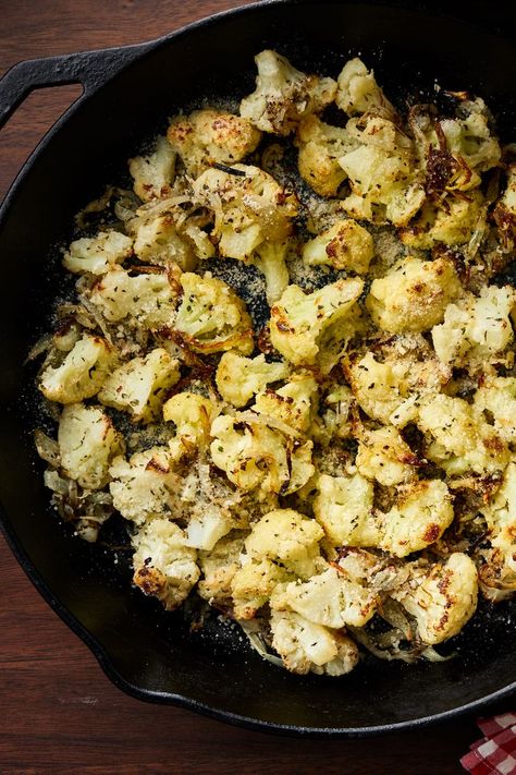 Pan Fried Cauliflower, Ways To Cook Cauliflower, Easy Roasted Cauliflower, Vegetarian Side Dish, Garlic Cauliflower, Roasted Garlic Cauliflower, Steamed Cauliflower, Vegetarian Sides, Cauliflower Recipe