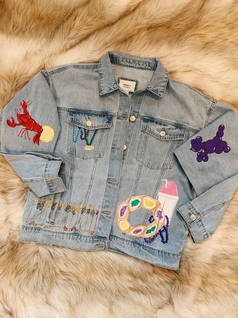 Mardi Gras Jean Jacket Painted, Custom Painted Jacket, Mardi Gras Jean Jacket, Mardi Gras Jacket, Mardi Gras Diy, Jean Jacket Diy, Mardi Gra, Hand Painted Denim Jacket, Painted Denim Jacket