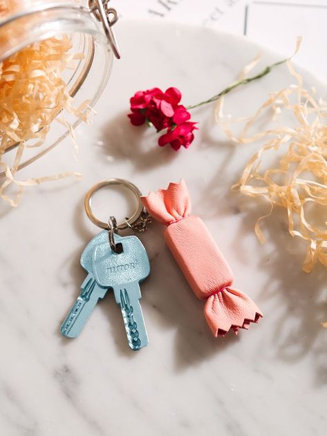 Leather And Fabric Keychain, Leather Bag Charm Diy, Leather Keychain Bag Charm As Gift, Leather Keychain With Key Clip As Gift, Luxury Leather Keychains, Leather Keychain, Nice Leather, Summer Accessories, Leather Diy