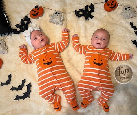 Thank you: @correna.holli.le  🍒




.



.



.
#twinsofinstagram #twinboyandgirl #twinmom #twinsbaby #pumpkinspice #pumpkinpatch #mommaspumpkin #octobervibes #spookyseason #spookyart #spookycute Fall Twin Announcement, Twins Memes Funny, Twins Meme, Getting Pregnant With Twins, Twin Memes Humor, Fraternal Twins, Twin Mom, Twin Babies, Pumpkin Patch