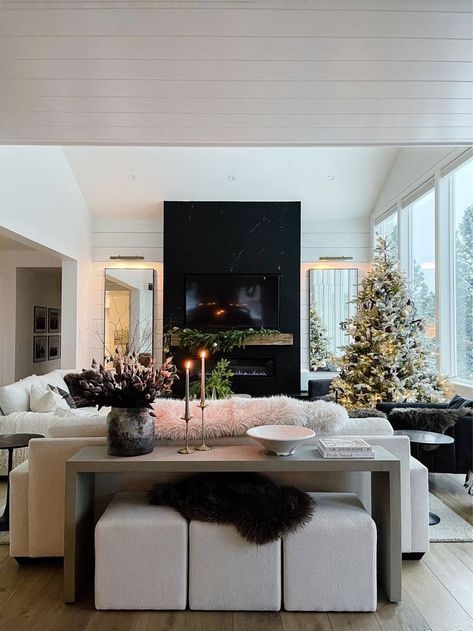 Elevate your living room with unique furniture that will make it standout. Decor Ideas For Christmas, Rustic Mantle, Christmas Living Room Decor Ideas, Christmas Living Room Decor, Holiday Living Room, Minimalist Christmas Decor, Rooms Design, Small Nails, Room Furniture Design