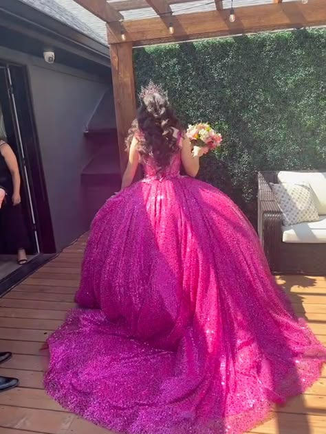 Quince Hot Pink, Magenta Quinceanera Dresses, Dark Pink Quinceanera Dresses, Hot Pink Quinceanera, Hot Pink Quinceanera Dresses, Pink Quinceanera Dresses, Formal Dance Dresses, Quince Planning, Xv Dresses