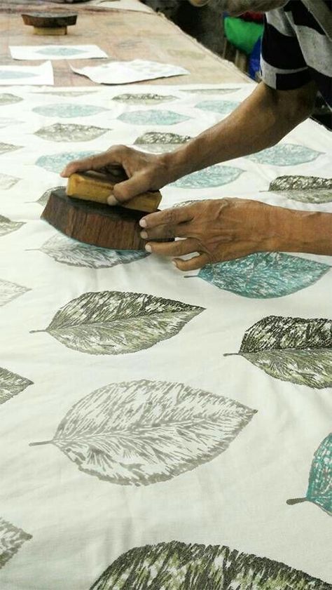 Hand Block Printing, Fabric Stamping, Stamp Printing, Eco Printing, Block Printing, Printing Business, Lino Print, Natural Dye, How To Dye Fabric