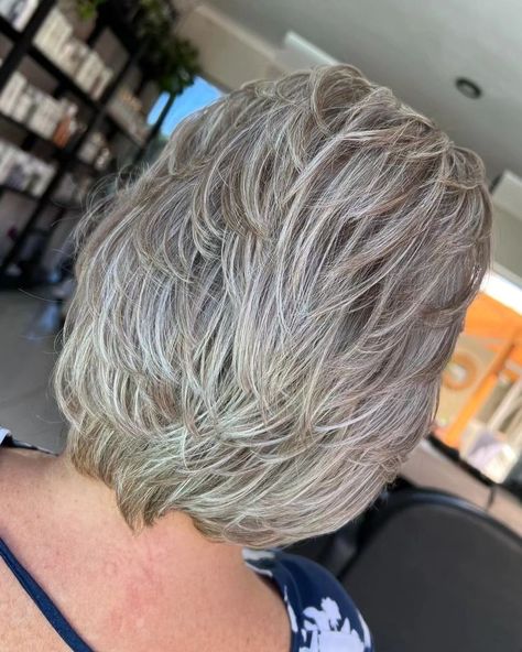 Gray Feathery Shag Shaggy Hairstyles For Fine Hair, Short Messy Bob, Medium Fine Hair, Medium Shaggy Hairstyles, Shag Hair, Feathered Hair Cut, Desired Body, Shaggy Hairstyles, Feathered Hair