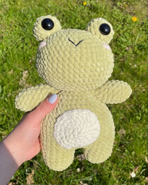 #crochet #crocheting #crochetpattern #pattern #frog #plushies #crochetideas #crochetfrog #häkelanleitung #häkeln #frosch #spring #present #geschenkidee Frog Plushie Crochet Pattern, Crochet Frog Cardigan, Crochet Projects Pictures, How To Crochet A Frog Plushie, Crochet Plush Frog Pattern Free, Crochet Frog Stuff, Crochet Frog Squishmallow Pattern Free, Frog Crochet Plushie, Crochet Plushies Animals