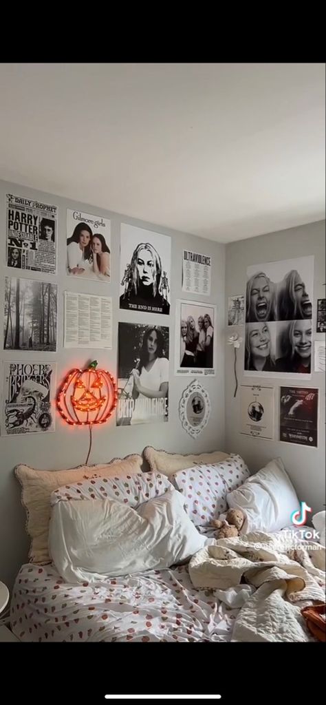 What To Put Above Your Bed Aesthetic, Wall Art Placement Bedroom, Taylor And Phoebe Bridgers, Poster Wall Above Bed, Boygenius Room Decor, Above Bed Posters, Phoebe Bridgers Poster Aesthetic, Photo Wall Above Bed, Gilmore Girls Black And White