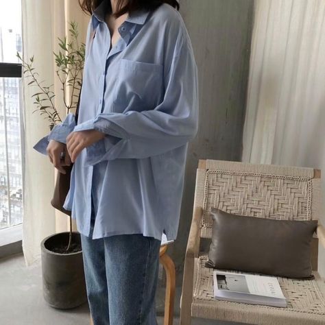 Blue Button Up Shirt Outfit, Ootd Pastel, Button Up Shirt Outfit, Blue Button Down Shirt, Minimal Wardrobe, Shirt Korean, Oversized Button Down Shirt, Blue Button Up Shirt, Korean Casual Outfits