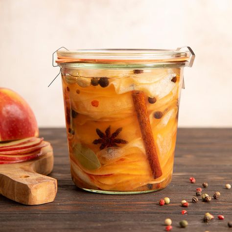 Pickled Apples Recipe, Potluck Sides, Preserves Recipes, Pickled Apples, Pork Entrees, Pickled Okra, Homemade Sauerkraut, Canning Vegetables, Lemon Curd Recipe