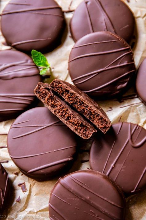 13 Chocolate Mint Recipes That Will Knock Your Socks Off - Your Cup of Cake Chocolate Sugar Cookie Recipe, Infused Chocolate, Cocoa Powder Recipes, Healthy Pumpkin Bread, Chocolate Shortbread, Vegan Cookie, Chocolate Sugar Cookies, Sally's Baking, Mint Recipes