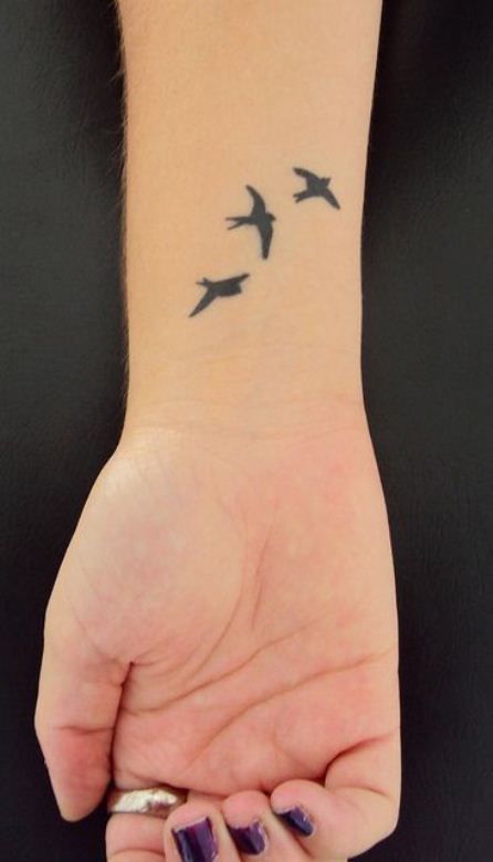 Tumblr Tattoo, Freedom Tattoo, Tattoo Fly, Freedom Tattoos, Tato Henna, Cool Wrist Tattoos, Swallow Tattoo, Wrist Tattoos For Guys, Crow Tattoo