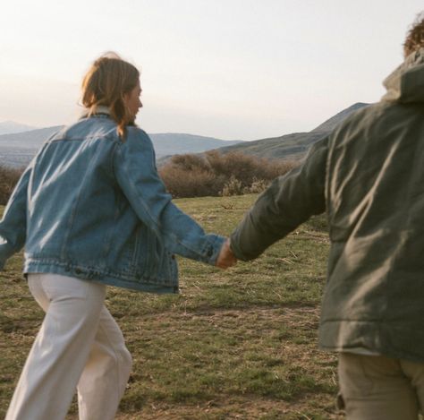 Candid Couple Photoshoot, Film Couples, Couples Candid Photography, Wedding Photo Inspo, Candid Couple, Instagram 2023, Couples Outfit, Wedding Couple Photos, Anniversary Photoshoot