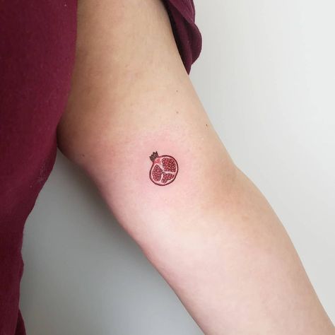 Pomegranate Tattoo Small Simple, Tiny Pomegranate Tattoo, Dragon Fruit Tattoo, Small Pomegranate Tattoo, Pomegranate Tattoo Simple, Fertility Tattoo, Pomegranate Tattoo, Tattoos Inspos, Fruit Tattoo