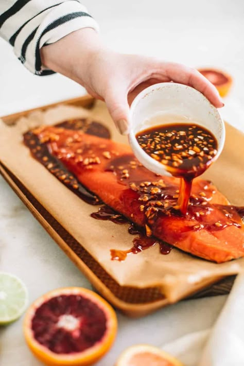 Your next weeknight dinner needs to be this blood orange salmon fillet with an easy ginger garlic stir fry. This is a tasy, flavorful and healthy recipe! Garlic Stir Fry, Blood Orange Recipes, Ginger Salmon, Salmon Soy Sauce, Salmon Fillet, Orange Salmon, Orange Recipes, Salmon Fillets, Baked Salmon