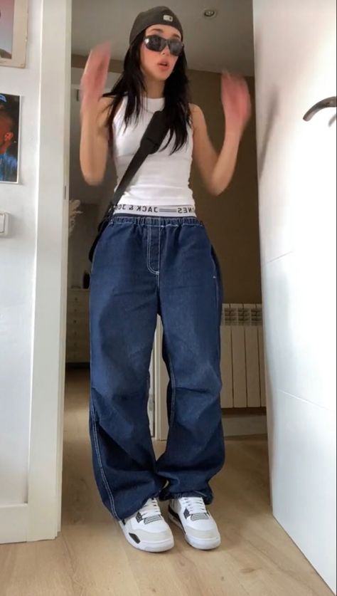 Skate Pants Outfit, Bershka Jorts Outfit, Skater 2000s Fashion, Shoes 2000s Style, Tall People Outfits, Baggy Dance Outfit, Cute Outfits For Hot Weather, 90s Sporty Fashion, New Jeans Jeans