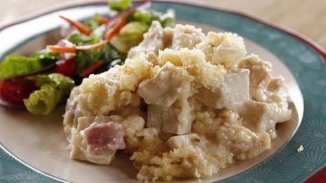 Ree's rich and creamy casserole is a one-pan wonder. Chicken Cordon Bleu Casserole Recipe, Popular Casseroles, Cordon Bleu Casserole, Cordon Blue, Chicken Cordon Bleu Casserole, Chicken Cordon, Pioneer Woman Recipes, Yummy Casseroles, Chicken Cordon Bleu