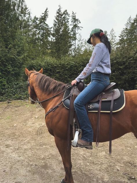 Horse Riding Outfit Casual Summer, Western Riding Outfit, Horseback Riding Outfit Western, Summer Horseback Riding Outfit, Horseback Riding Outfit Casual, Horse Riding Outfit Western, Horse Riding Outfit Casual, Horseback Riding Outfit, Western Riding Clothes