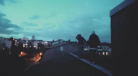 Grunge, Grunge photography, photography, youth, roof, rooftop, Art, Grunge Art, City, night Seth Aesthetic, Shift Script, City Blur, Rooftop Aesthetic, Rooftop Ideas, Rooftop Terrace Design, Art City, City Night, The Smiths