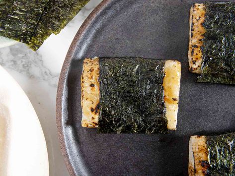 Homemade Yakimochi (Grilled Mochi With Soy Sauce and Nori) Recipe Fan Tuan, Nori Recipe, Japanese Rice Cake, Rice In The Microwave, Pork Floss, There Can Only Be One, Mochi Recipe, Dry Rice, Rice Varieties