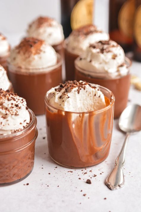 Guinness Chocolate Mousse #guinness #chocolate #mousse #beer #creamoftartar #irishwhiskey #whippedcream #dessert #dessertrecipe | bethcakes Whiskey Chocolate, Guinness Chocolate, Irish Desserts, Irish Dishes, Irish Butter, Mini Dessert, Custard Recipes, Beautiful Desserts, Chocolate Shavings