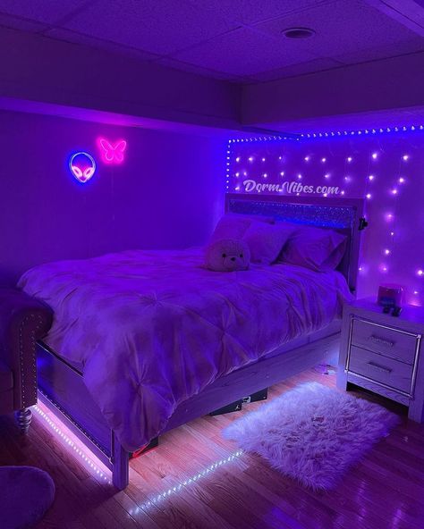 Bedroom Ideas Pink And Gold, Room Light Ideas, Industrial Bedroom Ideas, Bedroom Ideas Pink, Aesthetic Room Decor Ideas, Bedroom Ideas For Small Rooms Cozy, Decals Codes, House Decals, Luxury Room Bedroom