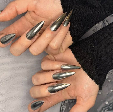 Silver Pointy Nails, Stiletto Nails Chrome, Chrome Stiletto Nails, Pointy Nails, Punk Nails, Nail Box, Nails Only, Clothes And Shoes, Nail Length