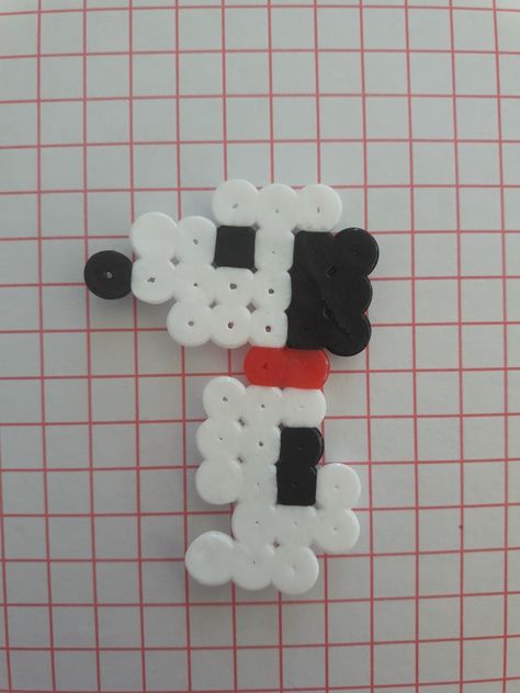 Little Snoopy with pyssla Pyssla Ideas Cute, Pyssla Ideas Easy, Snoopy Perler Beads, Aqua Beads Ideas, Easy Perler Beads, Pyssla Ideas, Ironing Beads, Melty Bead Designs, Pyssla Beads