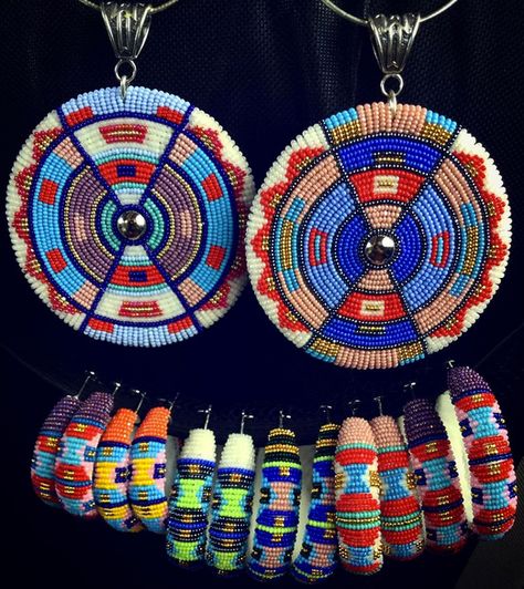 Beaded pandants and earrings by Elias Jade // Crow Nation style Crow Beadwork, Native American Beadwork Earrings, Crow Design, Indigenous Beadwork, Native Fashion, Native American Beadwork Patterns, Beadwork Earrings, Native Pride, Beaded Things