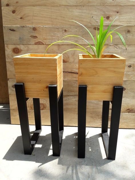 Woodworking Design, Deco Champetre, Equestrian Chic, House Plants Decor, Wood Crafts Diy, Furniture Plans Free, Wooden Planters, Wood Planters, Wooden Projects