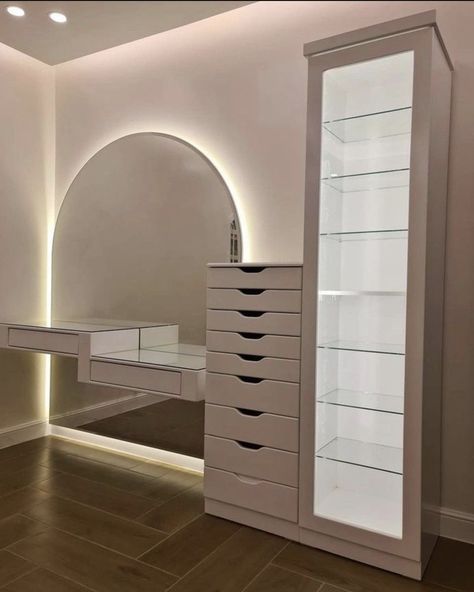 Modern Dressing Table Designs, Bedroom Design Styles, Dressing Table Decor, Dressing Room Decor, Bedroom Interior Design Luxury, Dressing Table Design, Beauty Room Decor, Design Aesthetics, Bedroom Decor Design